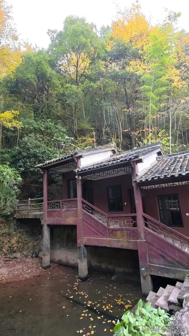 浙处丹霞地貌秋色斑斓超壮观，秋日必打卡之地！