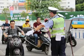 严查电动车为什么不是每辆都会检查，记住这几点，交警直接放行！图片