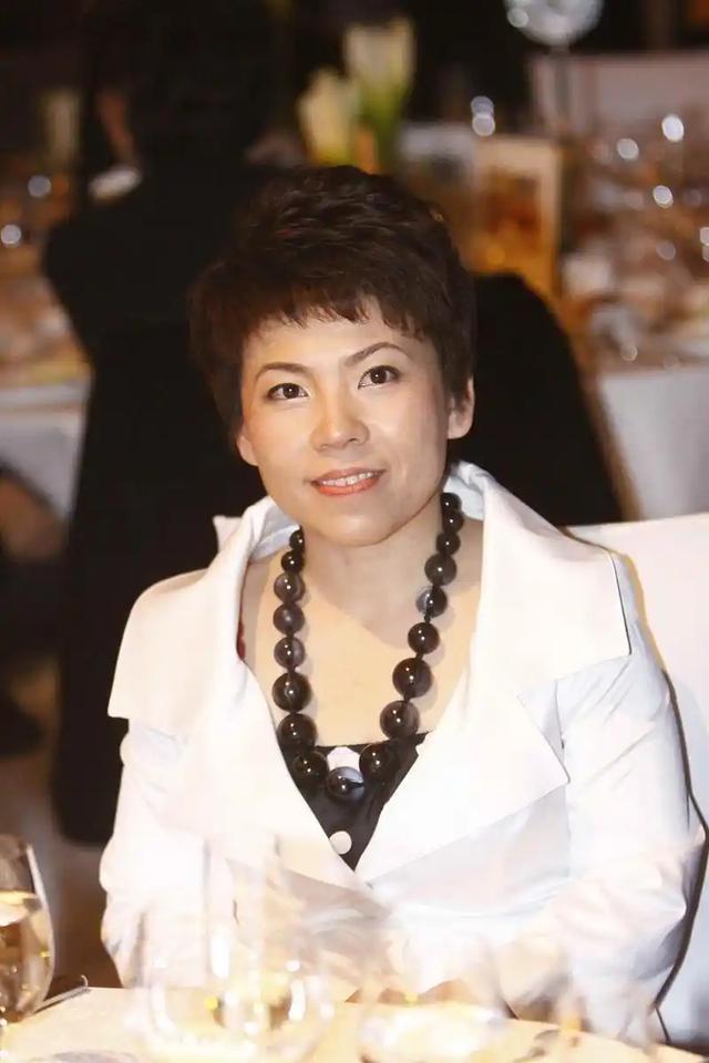 涉贪腐被带走、败光20亿	、移民改国籍，邓亚萍身上的谣言太离谱