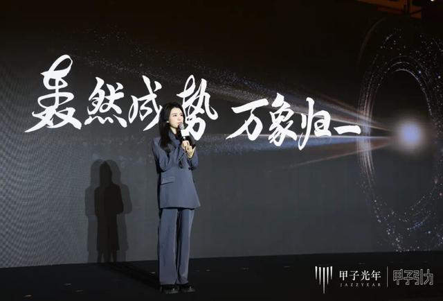 2000+人次 70余位大咖辩AI下半场，2025甲子引力年终盛典圆满落幕