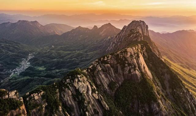 雄石擎苍 气吞寰宇——灵山“雄霸天下”