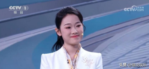 2025央视主持人大赛最大黑马竟是她，年仅22岁，康辉夸个不停！