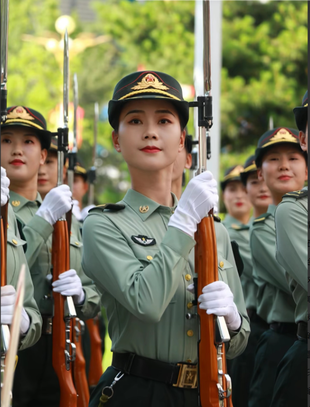 女民兵李思颖阅兵结束后，收到一封通知书，知情人曝去向引热议