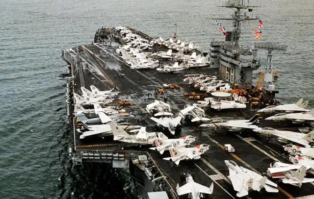 美国边说谈判边派航母，委内瑞拉76人丧生，马杜罗：百年最大威胁