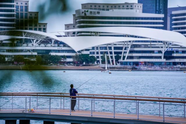 来厦门旅游偶遇张予曦、毕雯珺!追热剧游厦门新玩法~