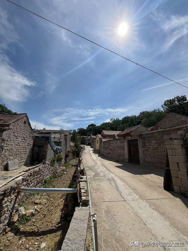 章丘官庄西南峪，和西周峪一样也是座美妙且质朴的古村