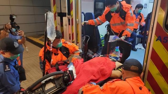 凌晨突发事故！一架飞机在香港机场冲入海中！确认有人员死亡