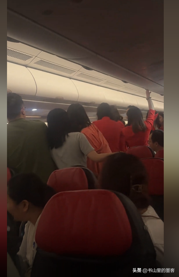 亚航飞机打架事件后续：原因曝光，双方都有受伤，结局令人惋惜！