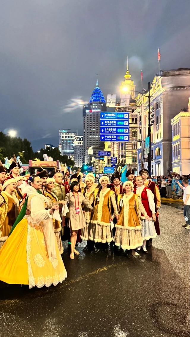 花车巡游、半价游园……上海旅游节开启全城欢乐盛宴→