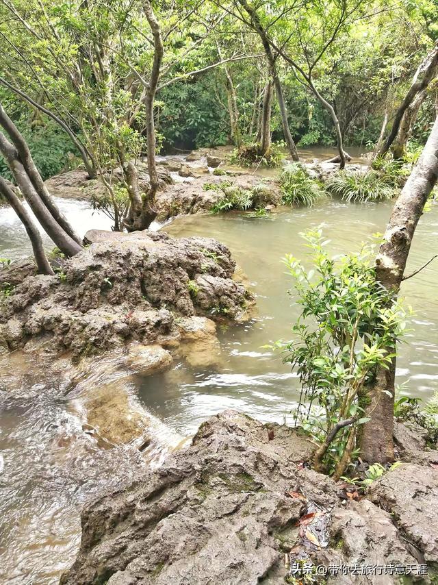 小七孔景区的瀑布和水石森林
