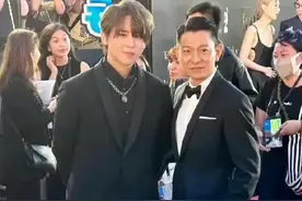 笑不活了！香港顶流姜涛25岁生日，铜锣湾人山人海，评论区笑死！图片
