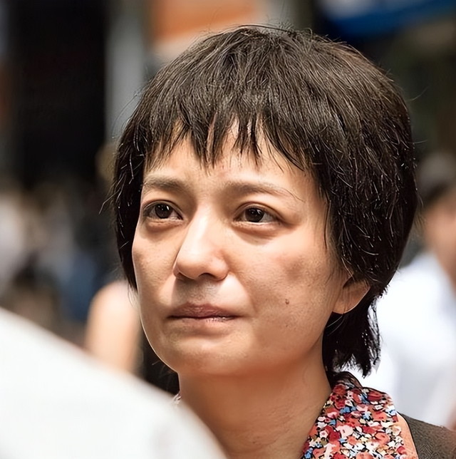 封杀四年，49岁赵薇突传消息，因胃癌去世传闻5个月前就真相大白