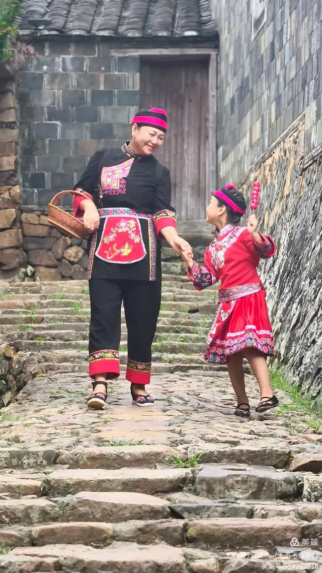 彩色旅图|光影里的霞浦:馒头山、下尾岛,半月里的畲族小姑娘