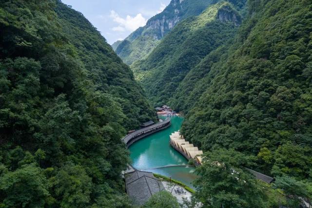 金佛山邀重庆工业职业技术大学（南川校区）全校师生解锁山水美景~
