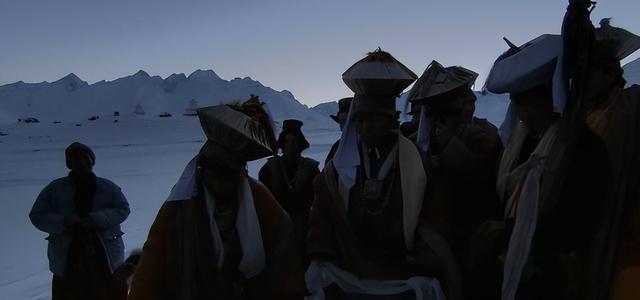 喜马拉雅山最神秘的村落，女人成年后，要么嫁给陌生人要么当尼姑