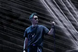 热搜第一：谢霆锋的演唱会，好炸裂！港媒曝他已立遗嘱图片