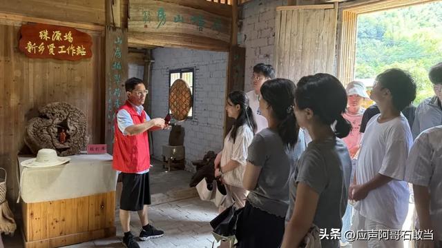 景德镇:荷润初心 瓷绘昌江