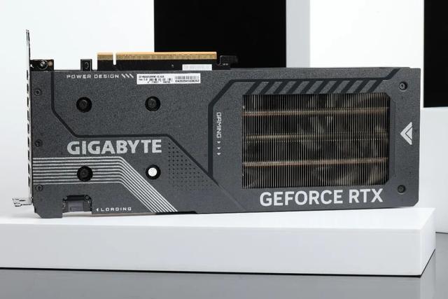 支持DLSS 4的“真甜”卡新成员——技嘉GeForce RTX 5050 GAMING OC魔鹰8GB