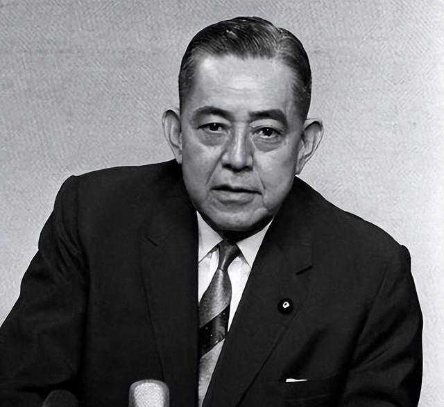 天皇亲自出山，日本对中国的反击正式开始，高市早苗憋出了一妙计