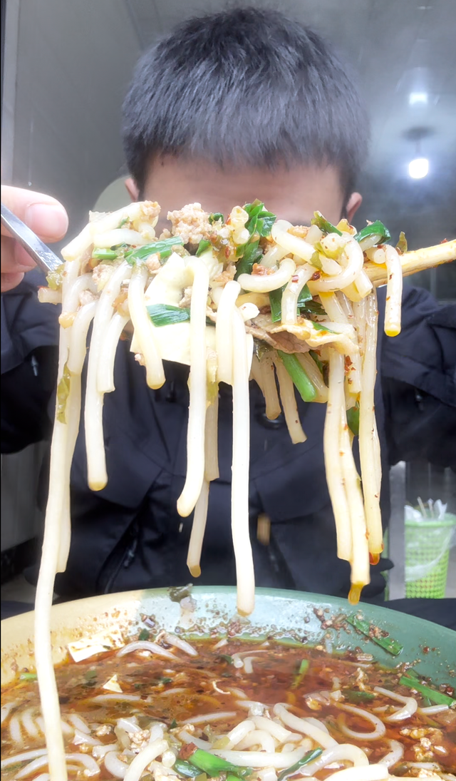 昆明官渡本地人的“8大地下美食清单”，推翻91%的网红攻略，避坑