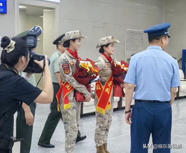 女兵领队王媛回家！老公合影照曝光，又美又飒，生了3娃仍像少女