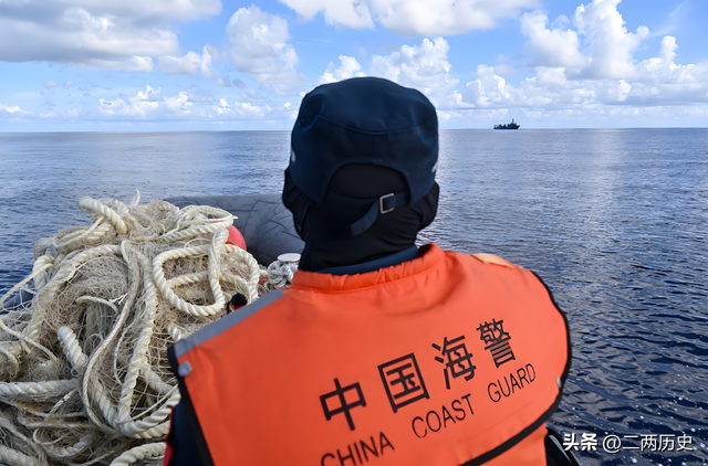 不再惯着！菲船3次撞击中方海警船，052D出击强行驶入菲巡航编队