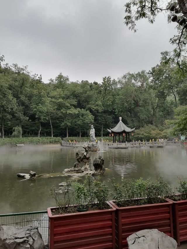 栖霞山看红叶，两条经典游览路线规划建议。