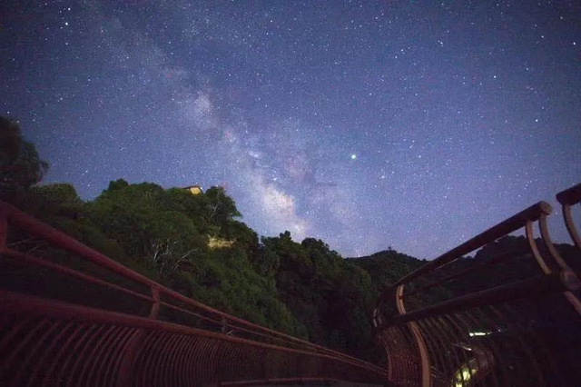 枕着星河入梦，陕西星空露营地推荐→