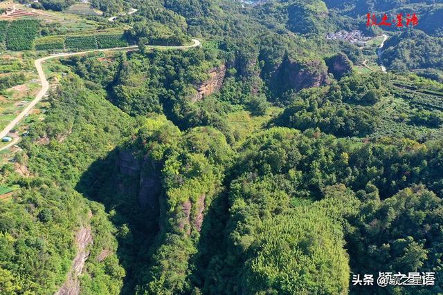 丹霞奇观飞鹰道，横挂绝壁的空中走廊，奇绝！