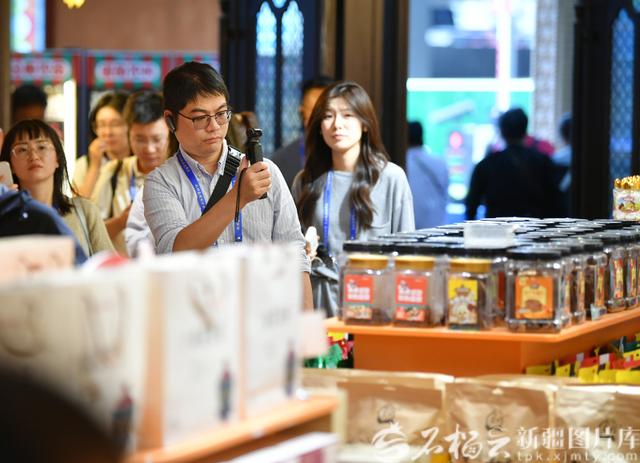连续三十天！20万+游客每日打卡“第一会客厅”
