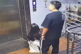 女子等电梯时，遭陌生男子多次猥亵，这种变态就该拘留图片