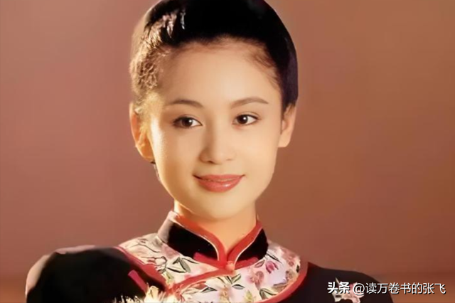 长得太美被导演占为己有，4年后生下大明星儿子，17岁就成男一号