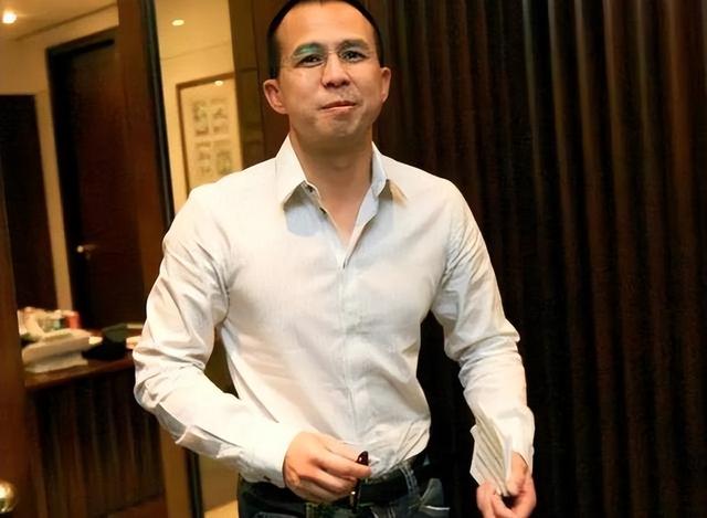 千亿身价又有何用？97岁的李嘉诚近况曝光无力回天，两儿子成心病