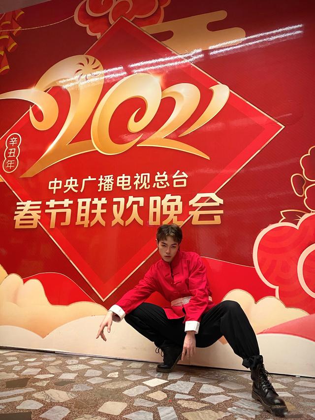 青年舞者解晓东去世，仅30岁，曾登上央视春晚，还有18天过生日