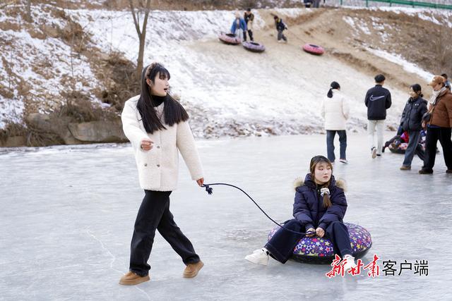 礼县翠峰寺冰趣醉游人