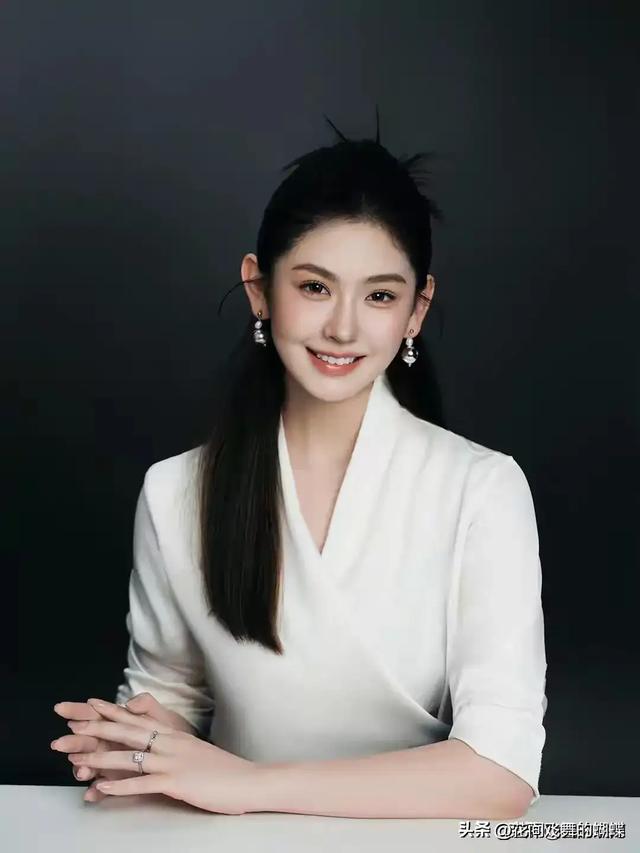 江苏徐州大学一校花,眉清目秀,温婉如玉,美到犯规,太迷人了