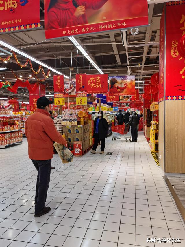 盒马老将空降高鑫零售！年薪缩水7成，能救连续8年下滑的大润发？