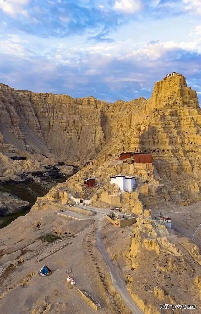 惊呆！西藏这个地方，一到秋天就美炸了！