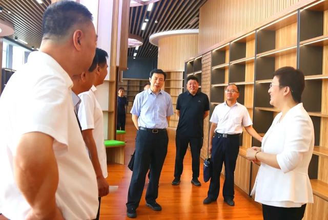 张建鲁藏书捐赠暨市作协嘉祥县职业中专创作基地揭牌仪式举行