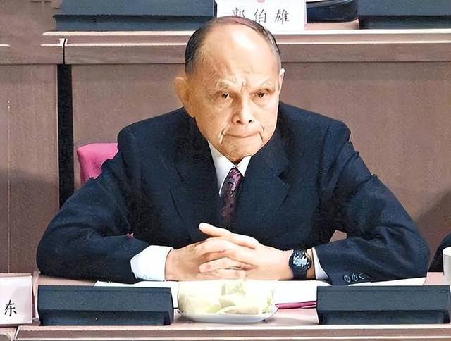 骗光明星20亿，连亲妈都不放过，霍家“逆子”被钉上“耻辱柱”！