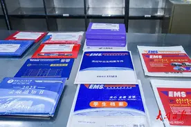 从金榜题名到签收成功，你的大学录取通知书正在派送中……图片