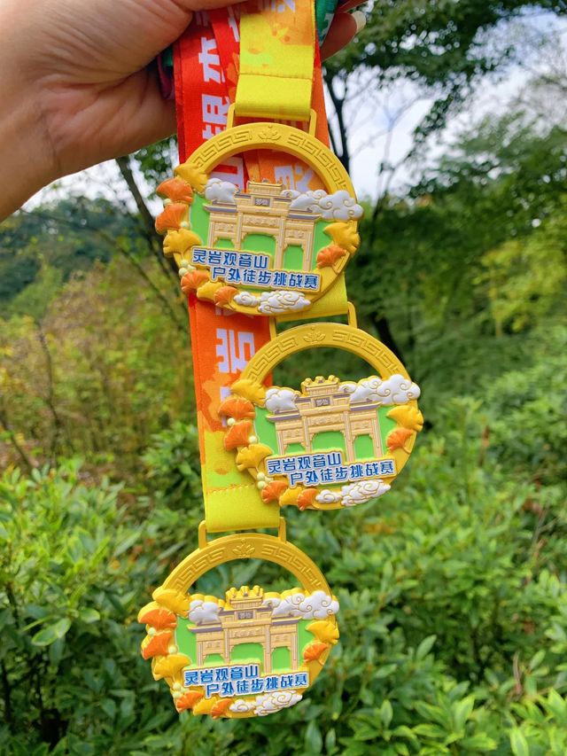 成都1h直达！这座千年古寺美到封神，看银杏+徒步+领奖牌，巴适！