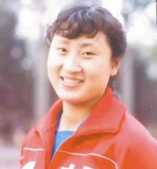 郎平做梦也没想到，曾获五连冠女排队长杨锡兰，如今在瑞士当保安