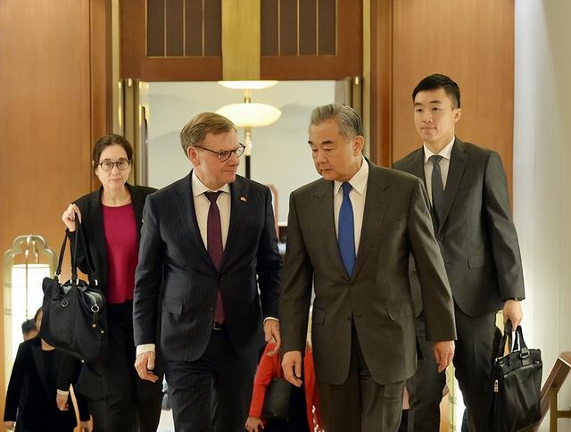 高市政府抗议无效，辽宁舰调头北上600公里	，直冲日本本岛而去？