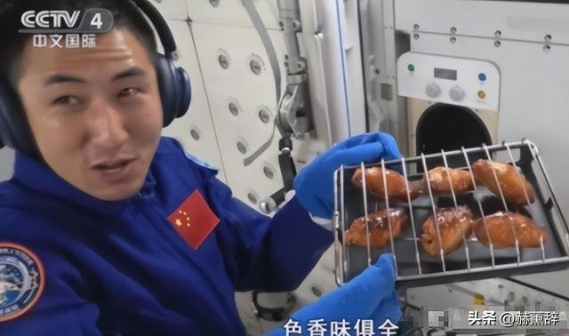 太空碎片威胁升级，神舟二十号飞船遭撞击，6名航天员能否长驻？