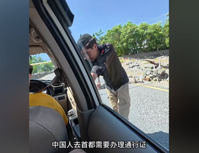 中国男子游巴基斯坦，警察一路暖心护送，却遭司机半夜盯梢要钱！