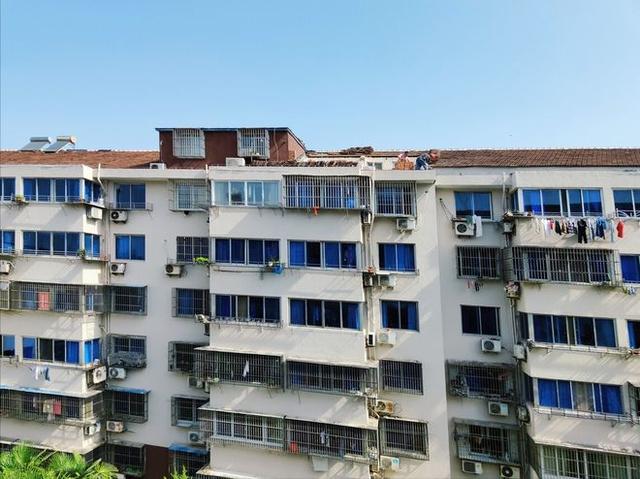 为什么很多人在偷偷收购“步梯房”？内行说出实情，被一语点醒了