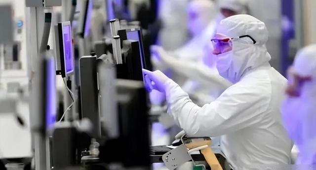 美荷两国同时发声，对中国独立研发的光刻机技术给予了强烈批评