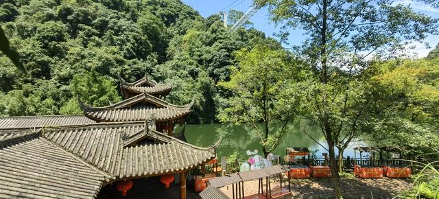 景区有免费优惠，3个小时徒步挑战登顶，适合周末带家人避暑游玩