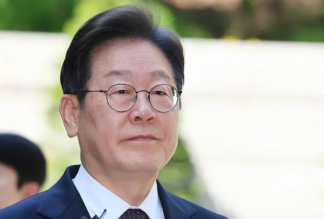 中方不必留座了，李在明将登机访美，韩国砸下4500亿美元，特朗普有新想法？目标还是中国